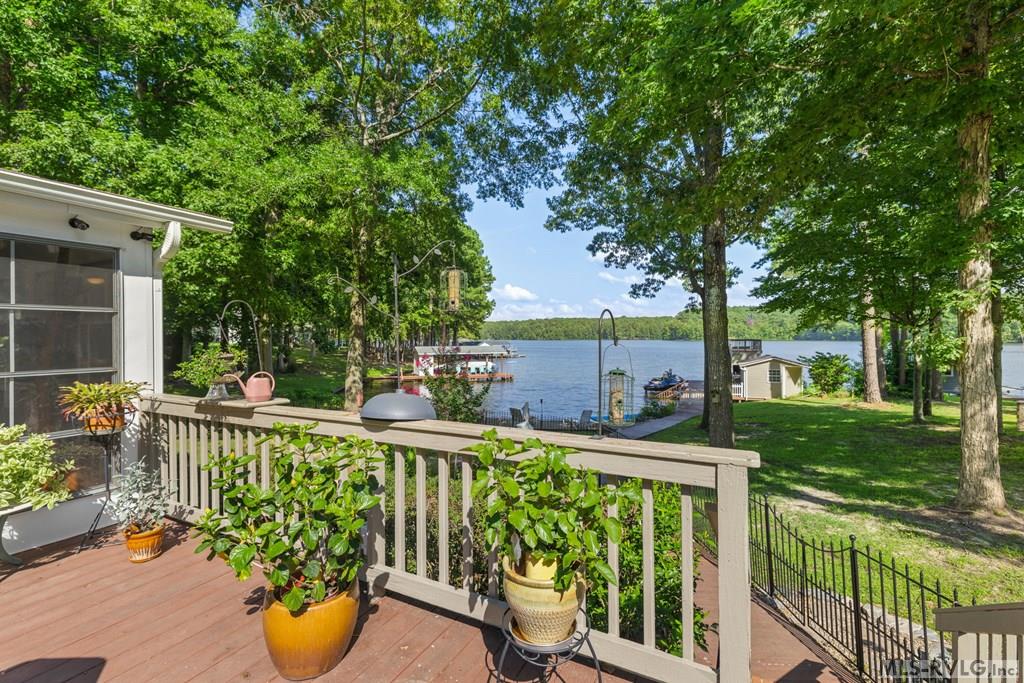 156 E Cove Dr