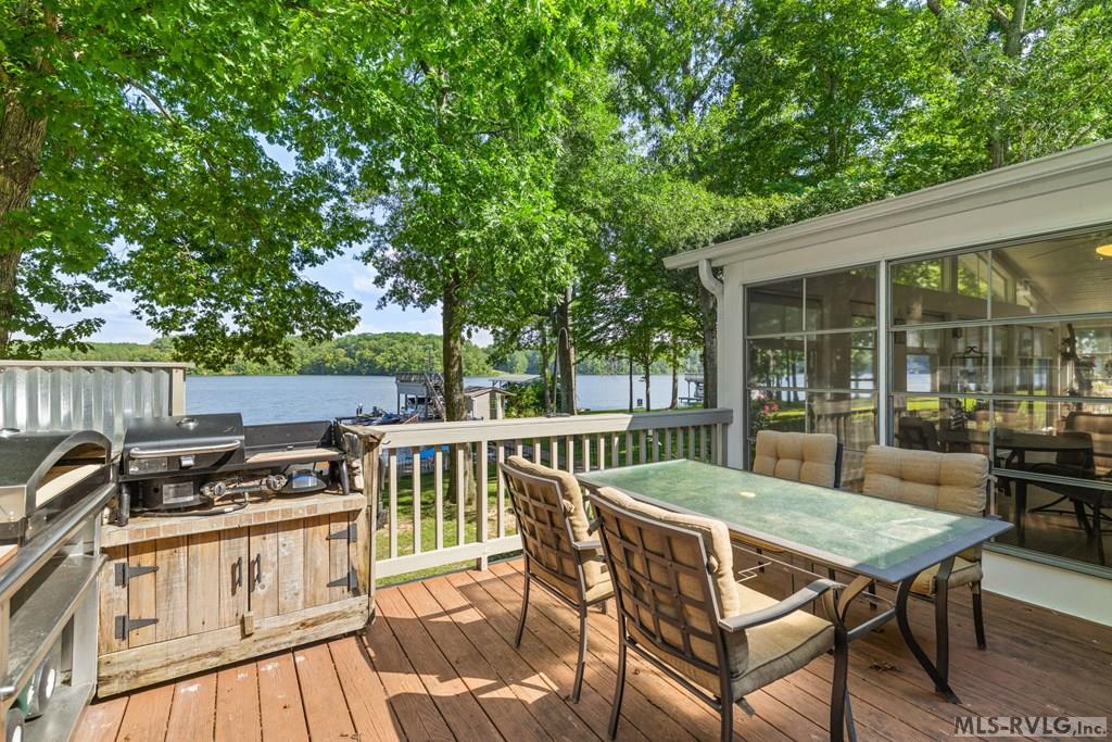 156 E Cove Dr