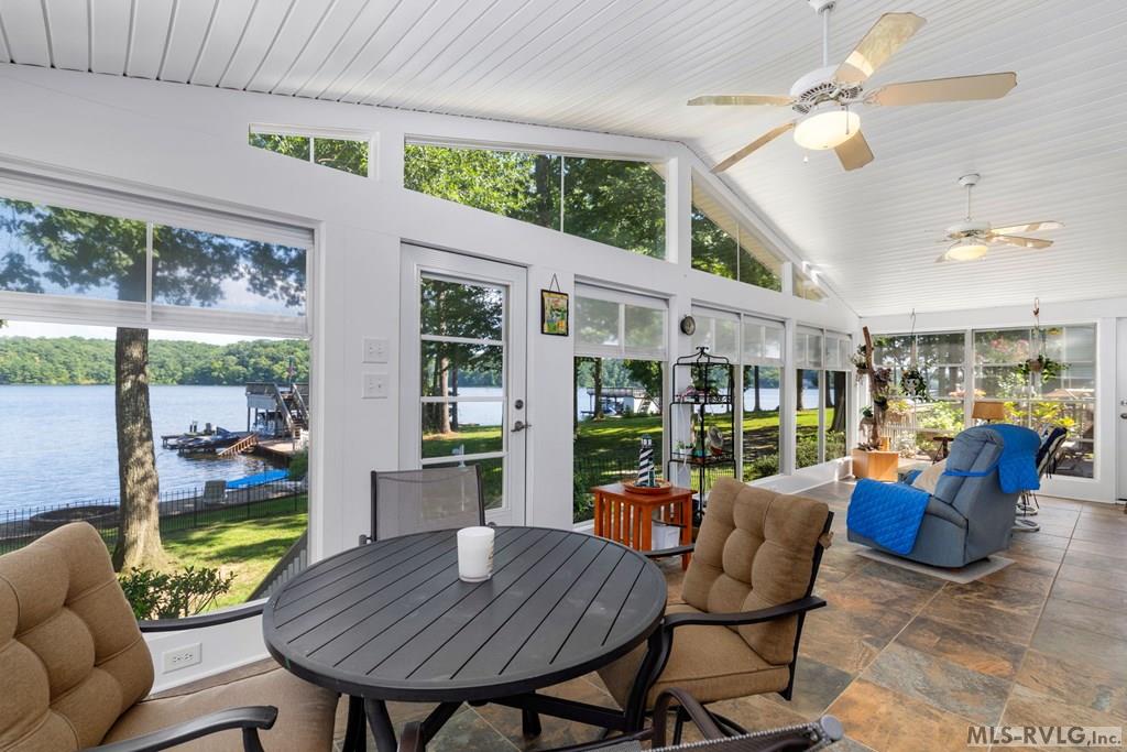 156 E Cove Dr