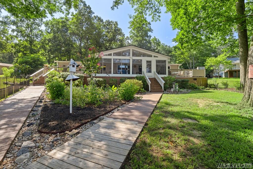 156 E Cove Dr