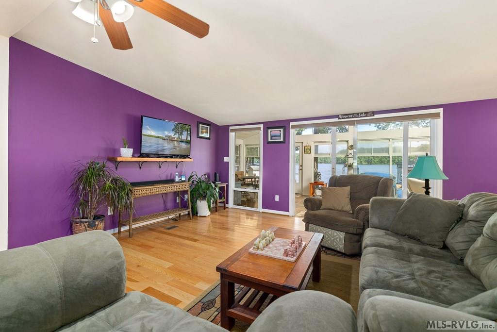 156 E Cove Dr