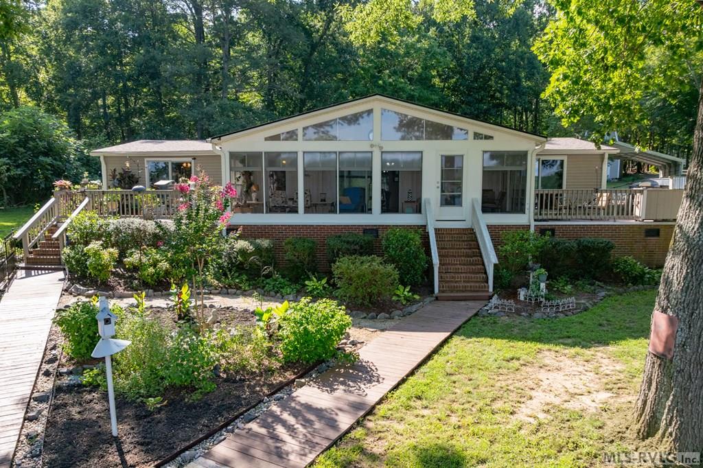 156 E Cove Dr