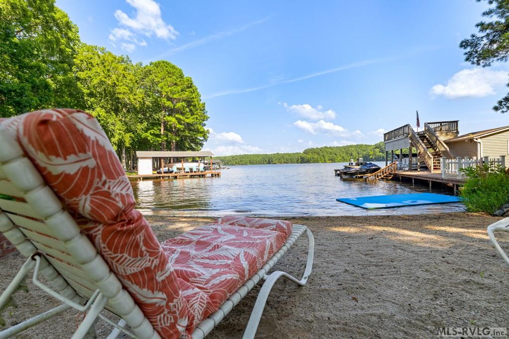 156 E Cove Dr