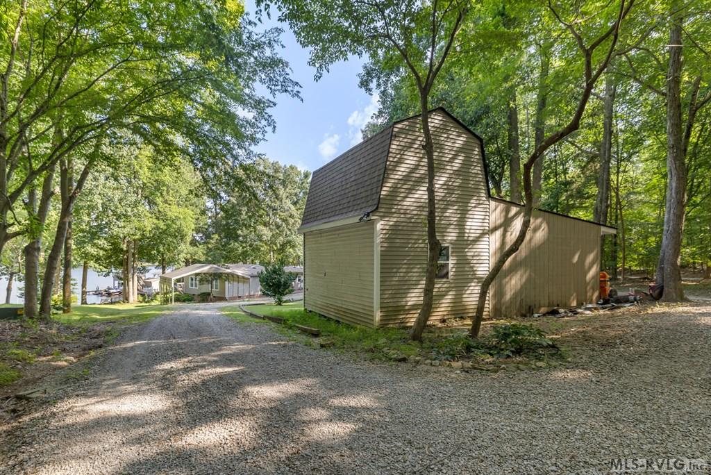 156 E Cove Dr