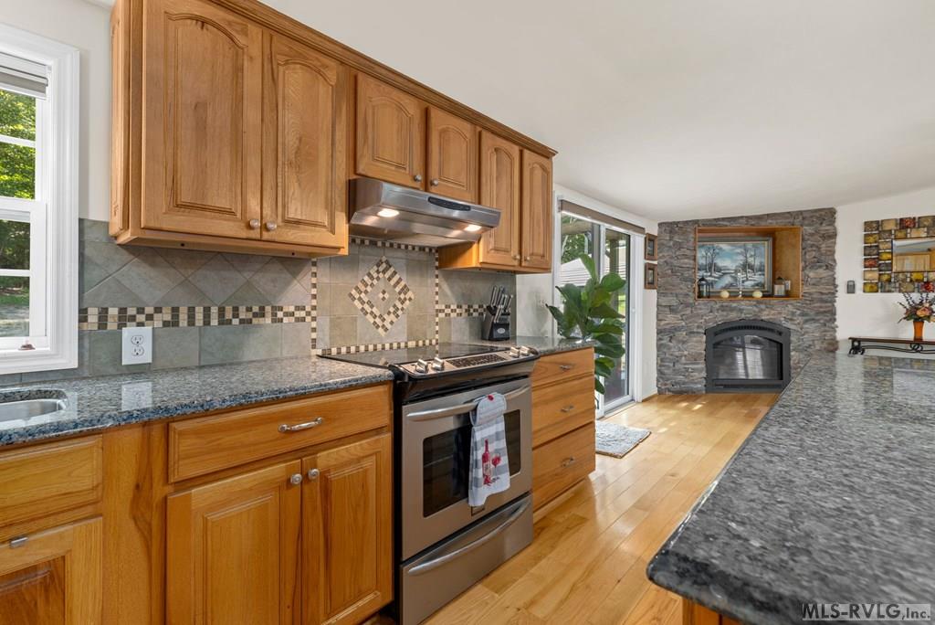 156 E Cove Dr