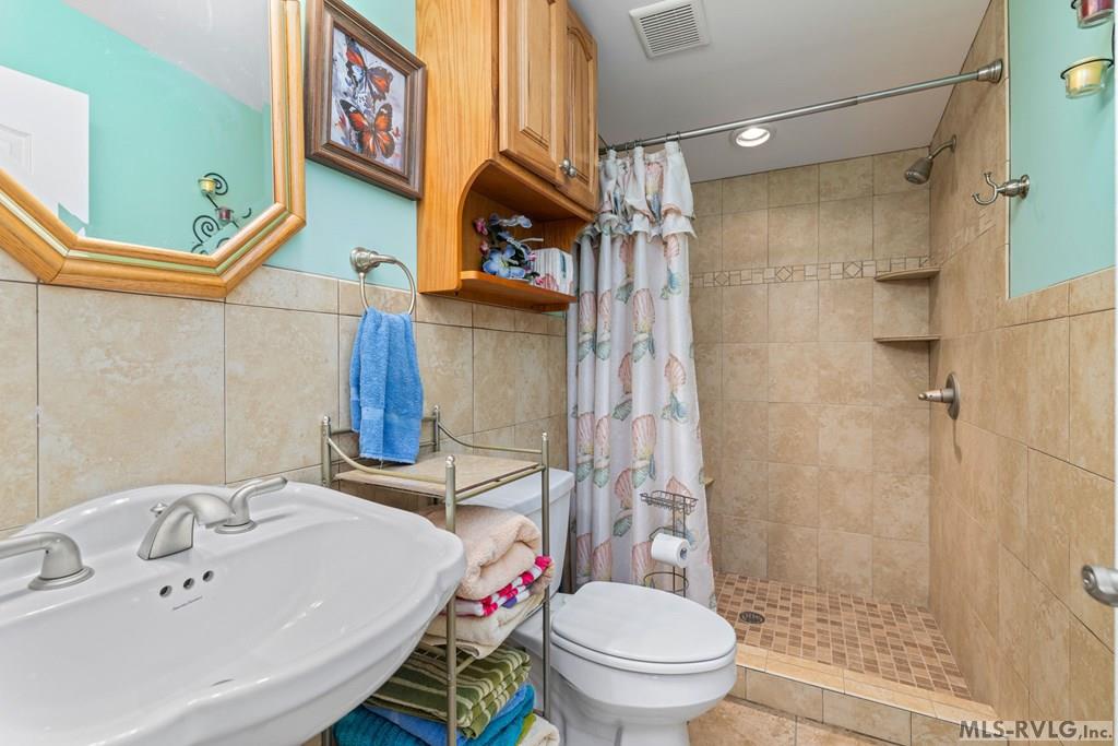 156 E Cove Dr