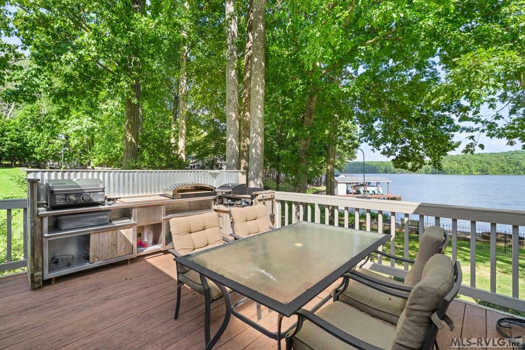 156 E Cove Dr
