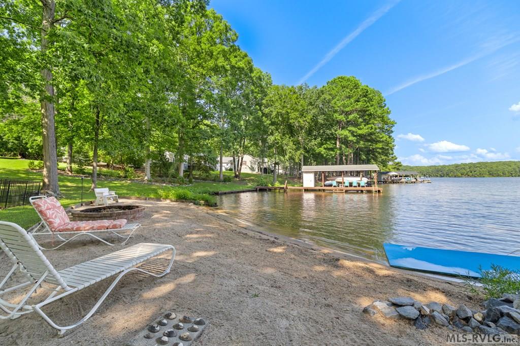 156 E Cove Dr
