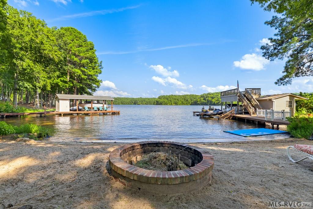 156 E Cove Dr