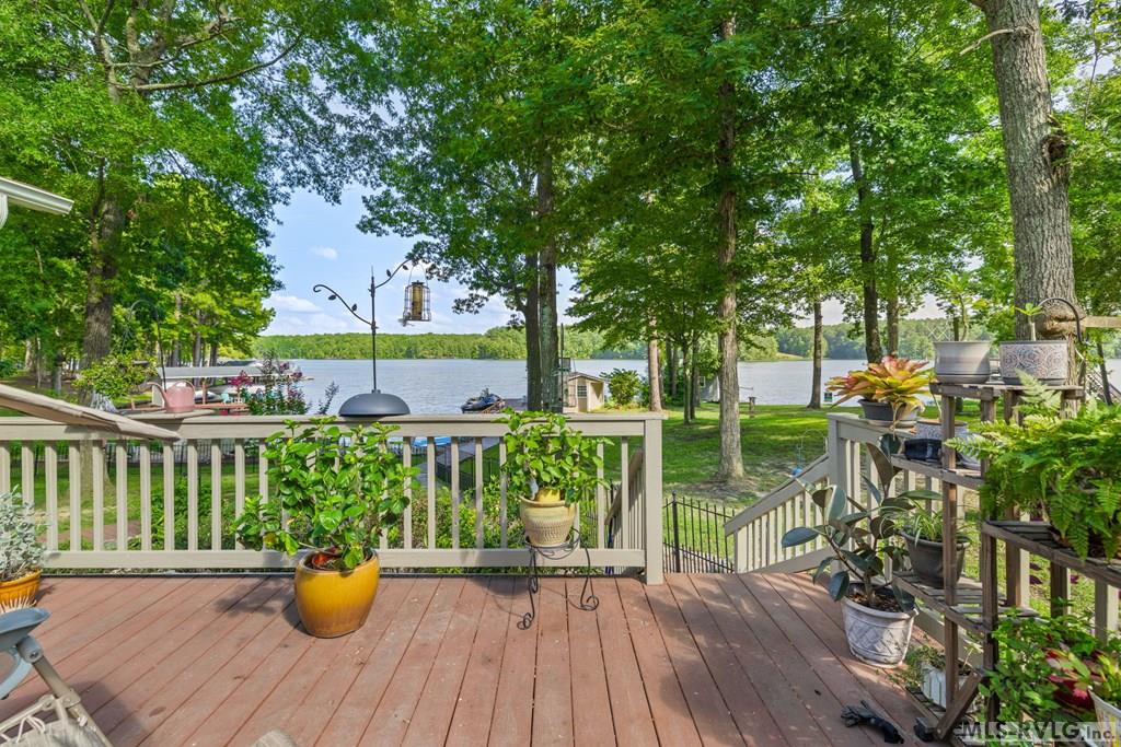 156 E Cove Dr