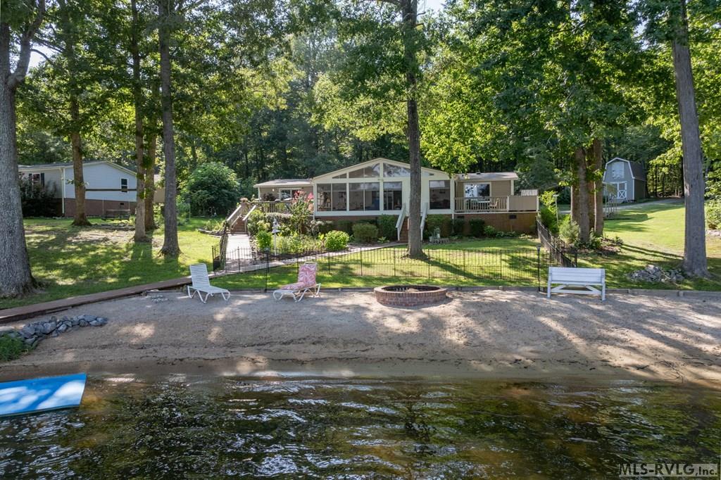 156 E Cove Dr