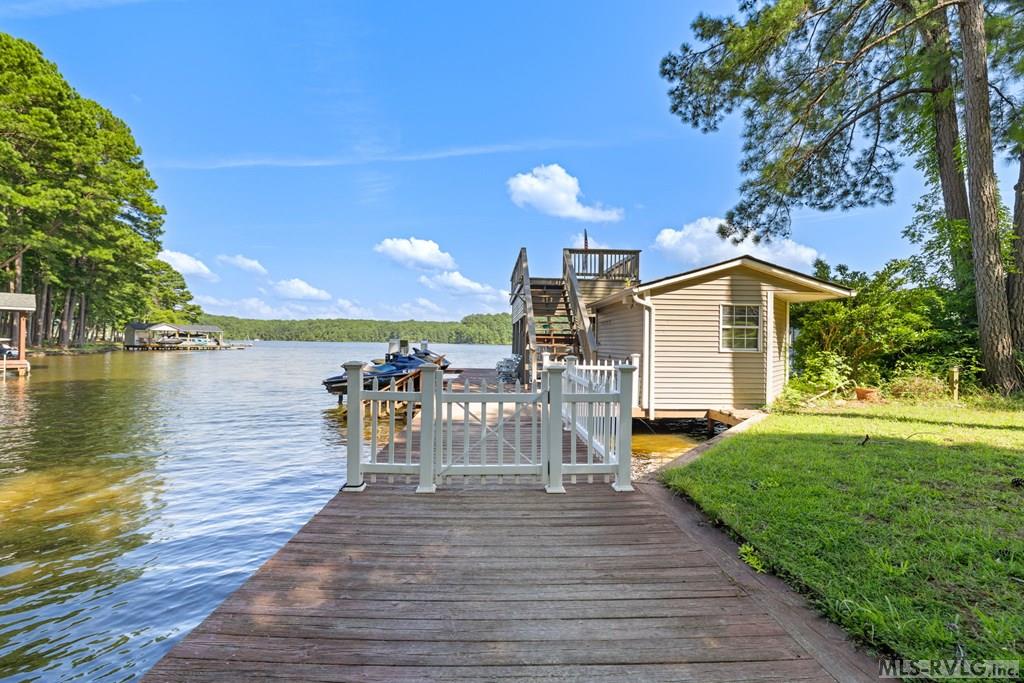 156 E Cove Dr