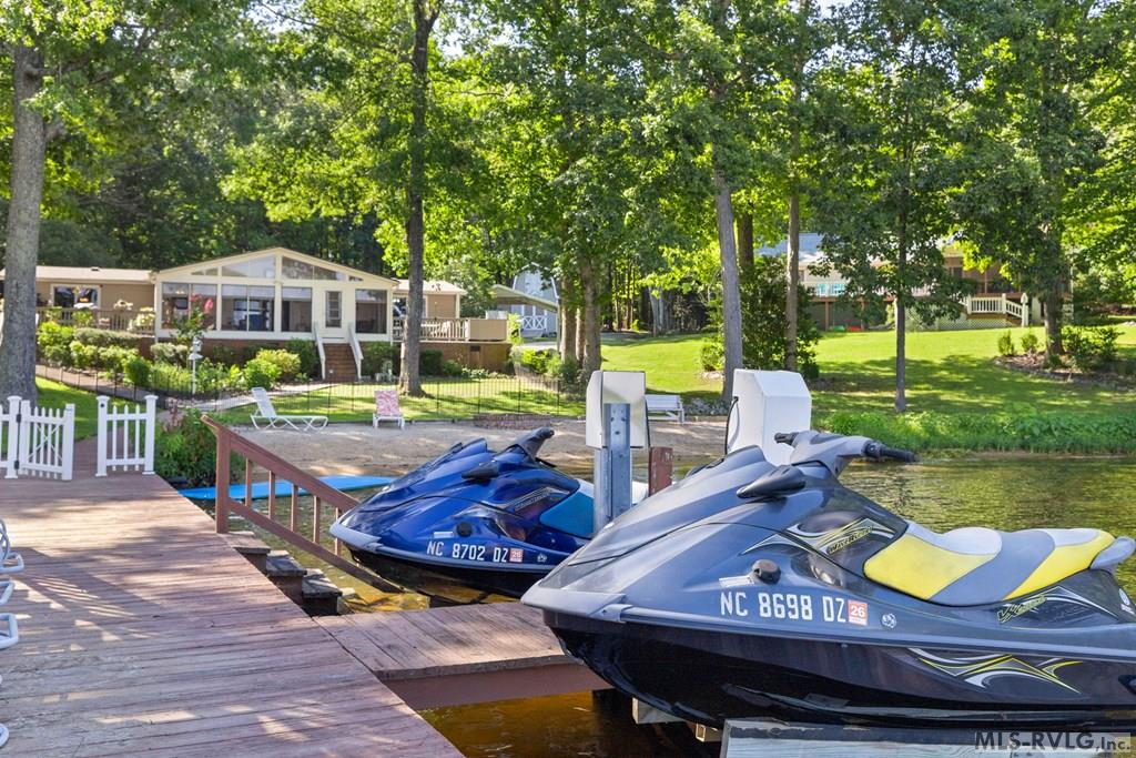 156 E Cove Dr