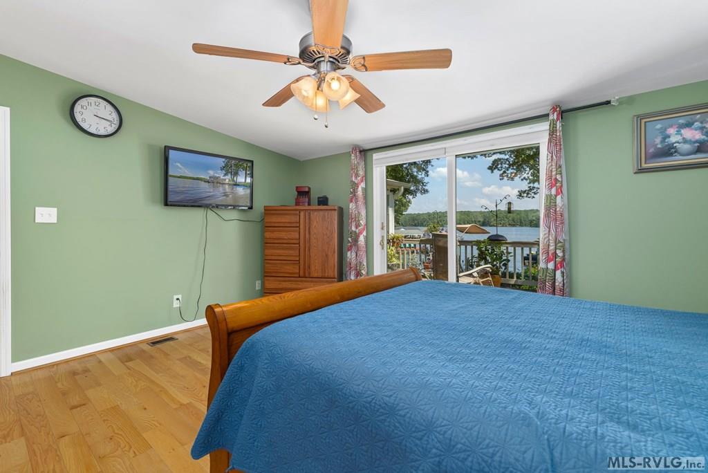 156 E Cove Dr