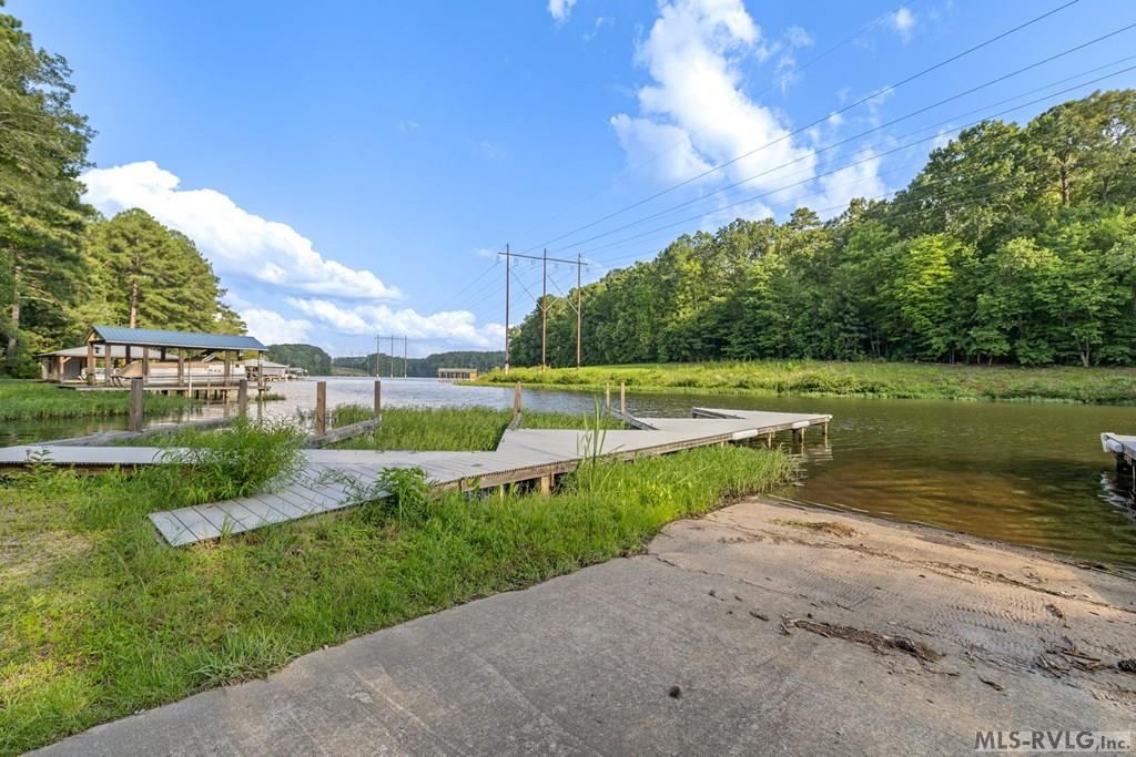 156 E Cove Dr