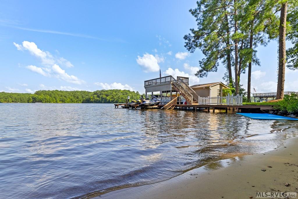 156 E Cove Dr
