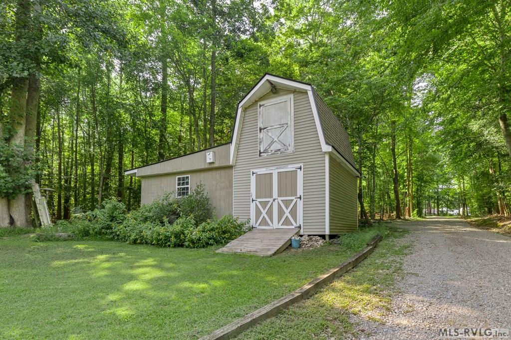 156 E Cove Dr