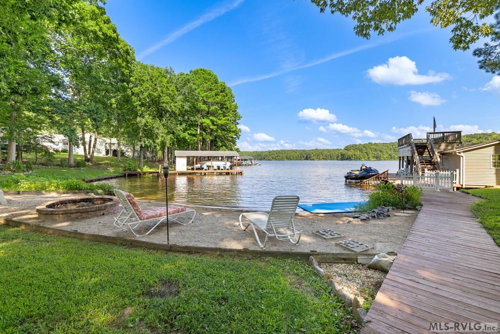 156 E Cove Dr