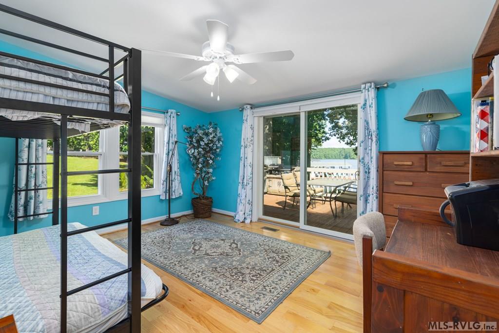 156 E Cove Dr