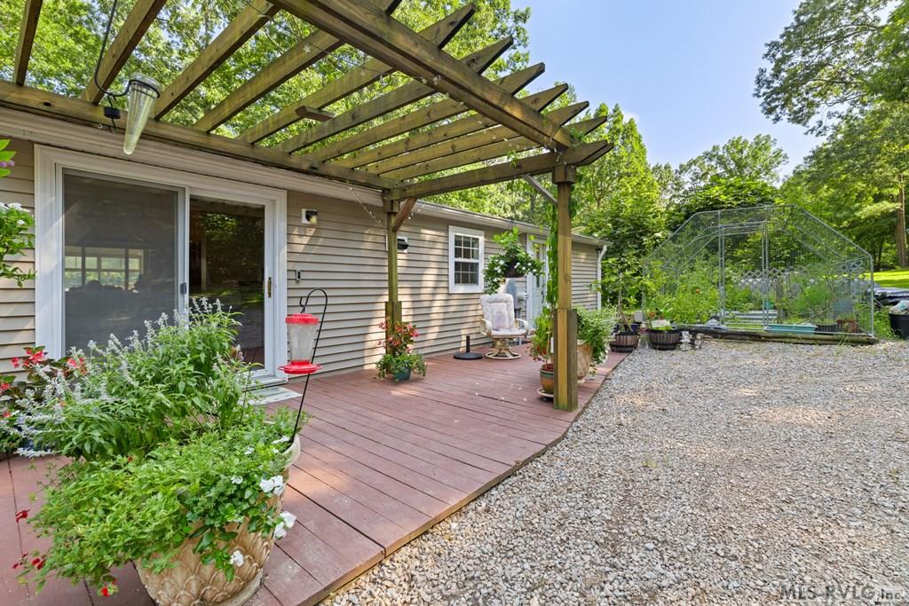 156 E Cove Dr