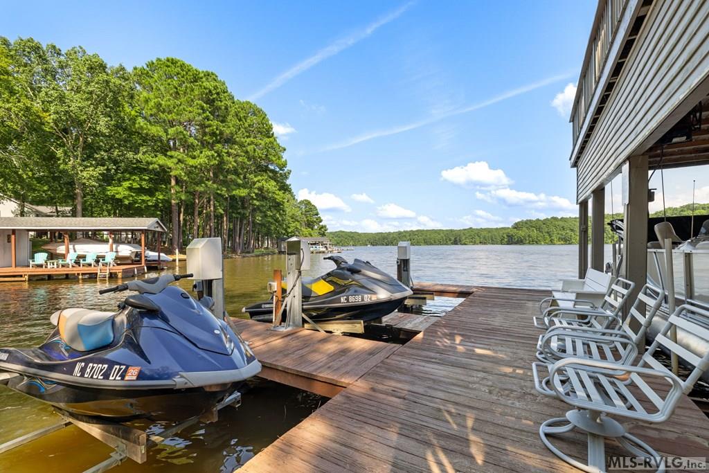 156 E Cove Dr