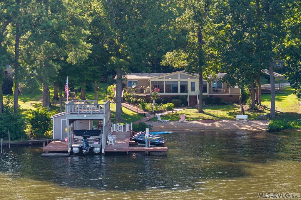 156 E Cove Dr