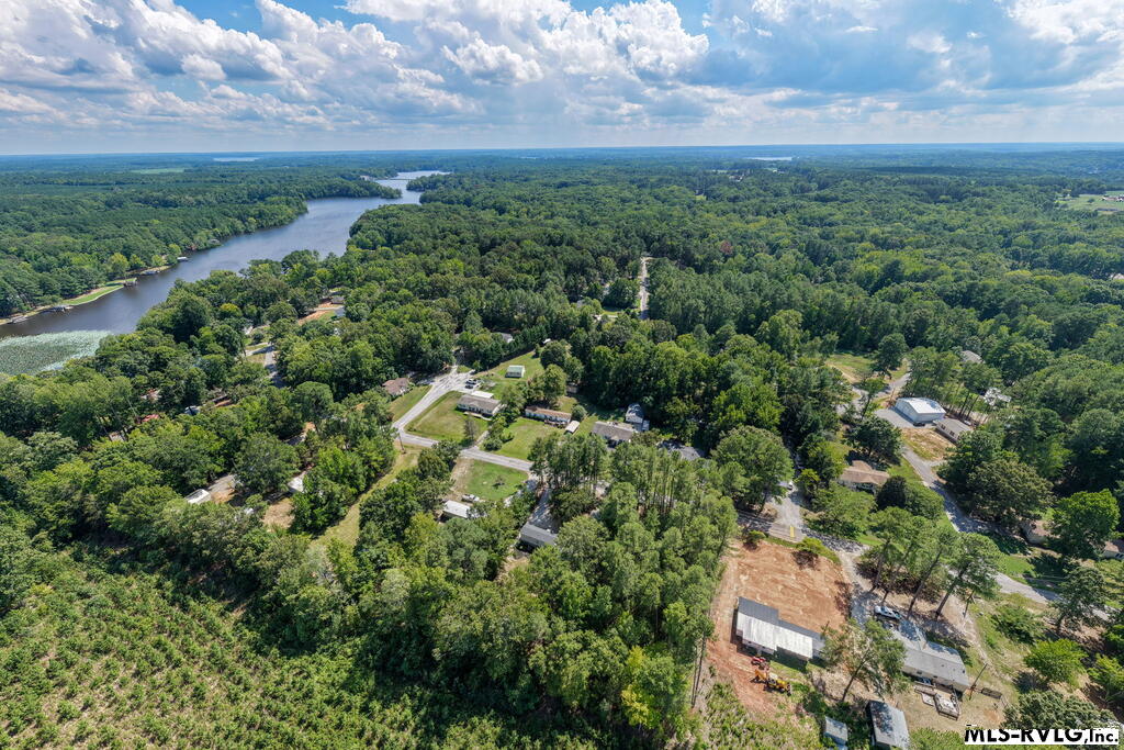 675 Hawthorne Dr