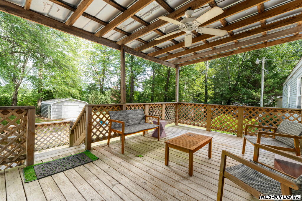 675 Hawthorne Dr