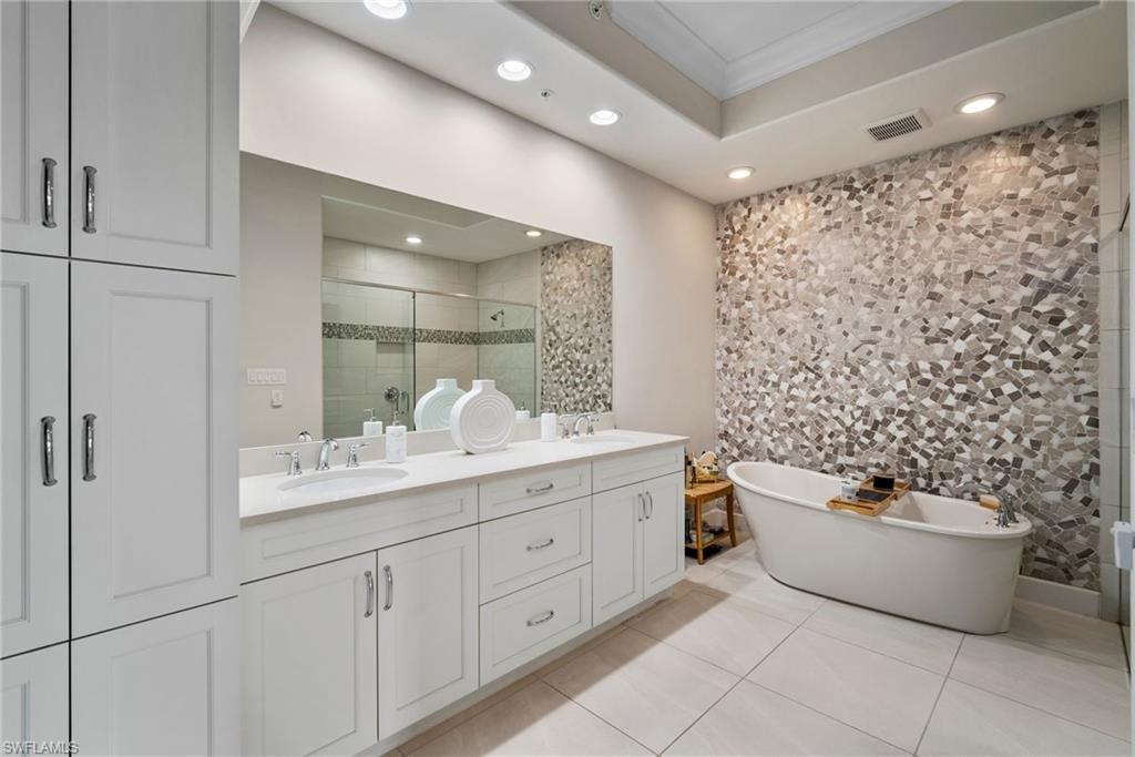 8008 Signature Club CIR # 102 Unit: 1-102