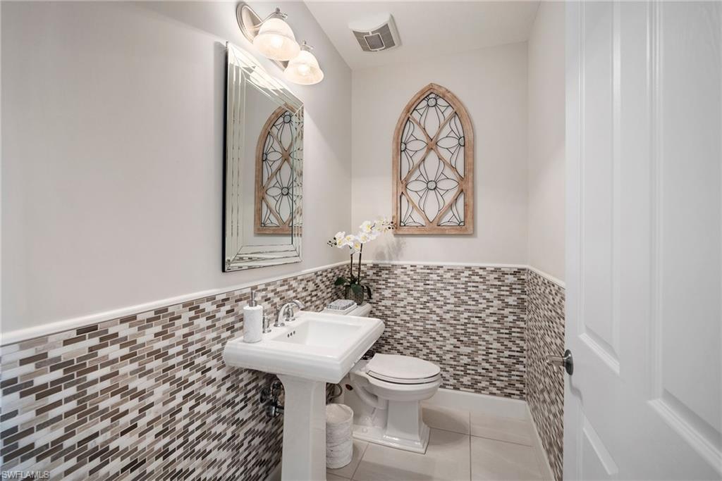 8008 Signature Club CIR # 102 Unit: 1-102
