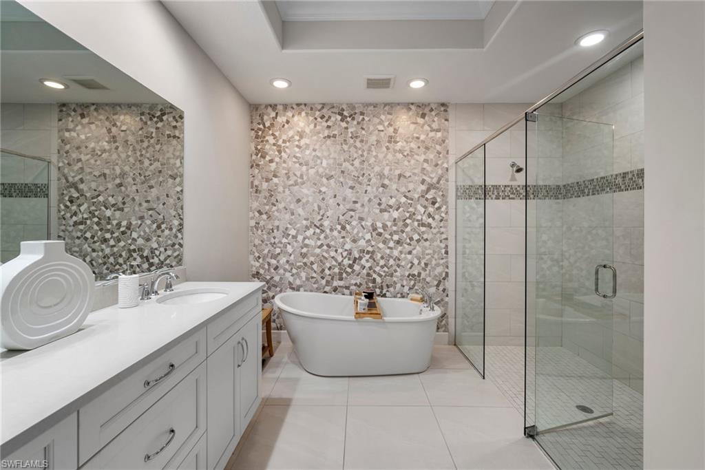 8008 Signature Club CIR # 102 Unit: 1-102