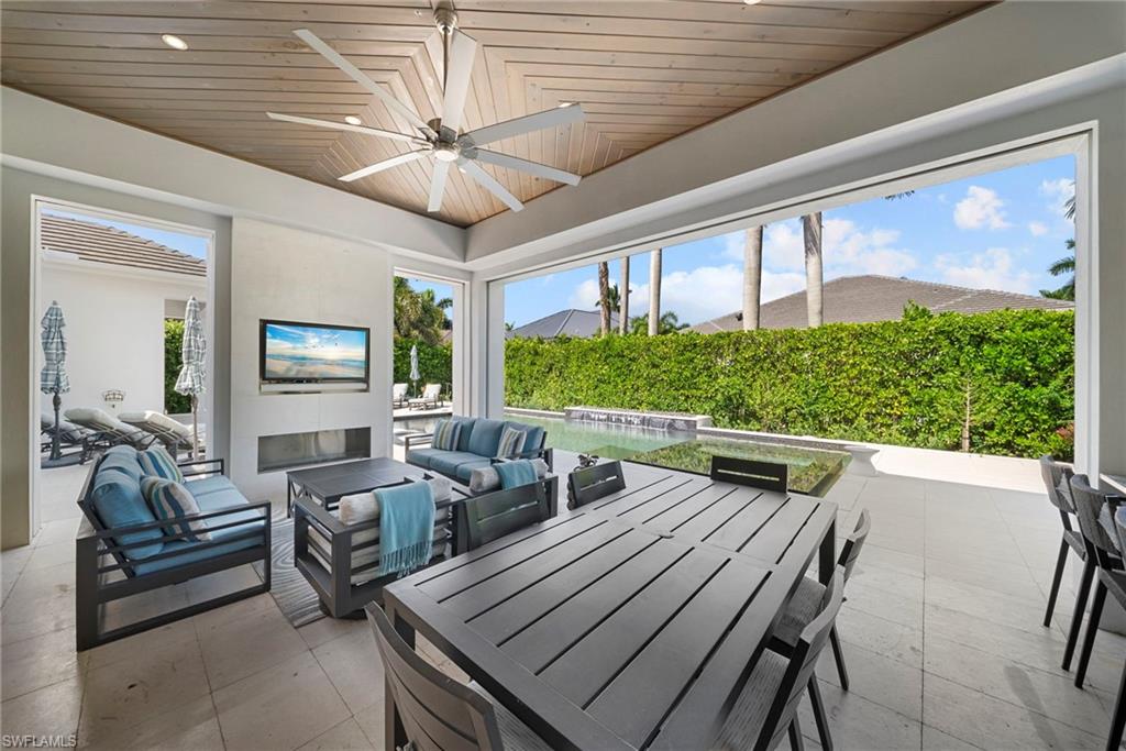 3123 Crayton RD