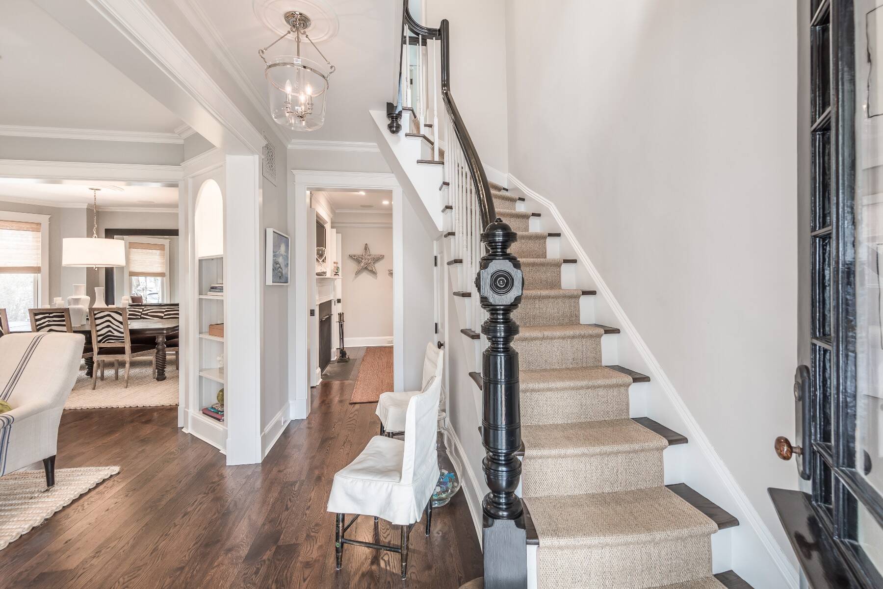 272 MAIN ST 