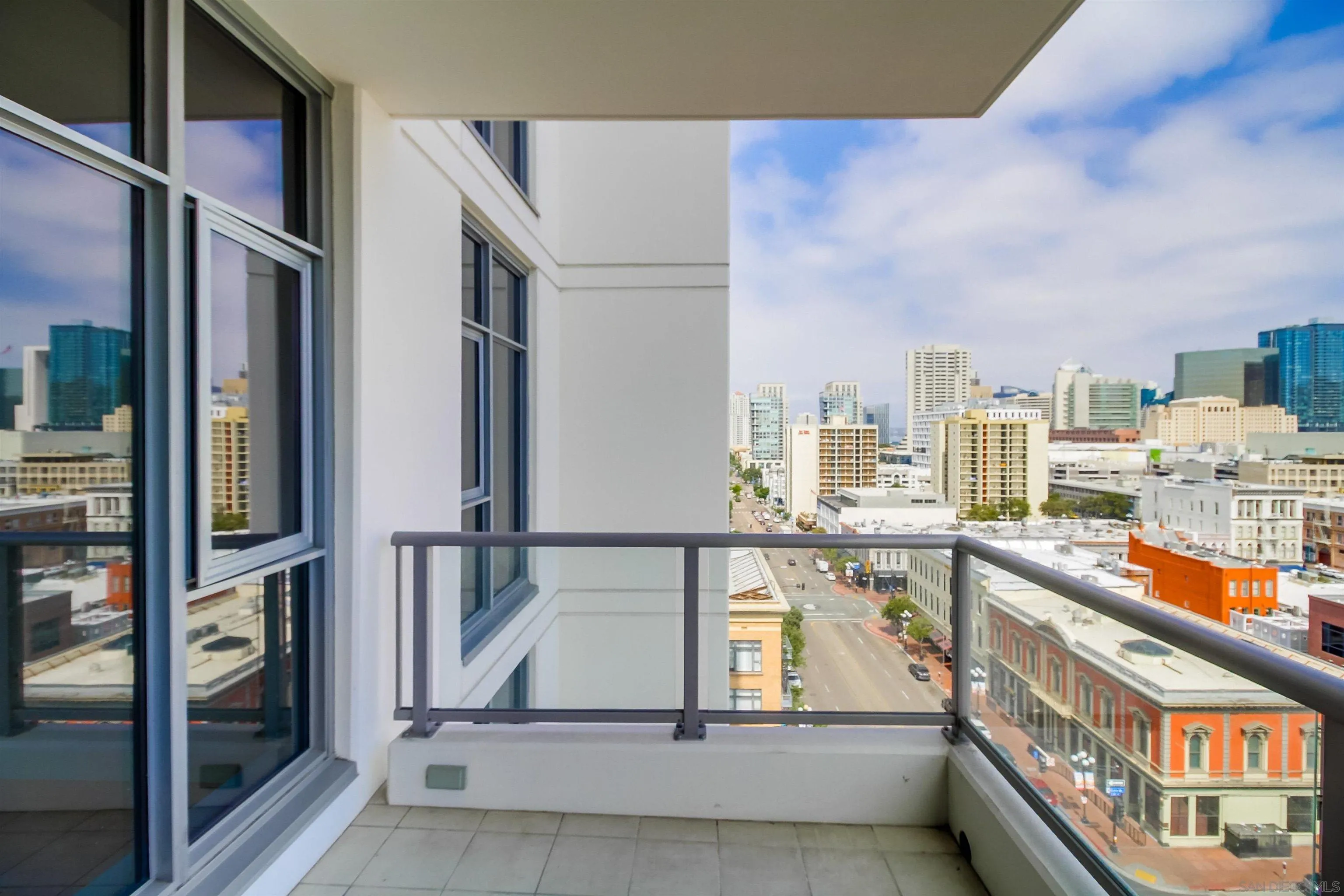 575 6th Ave Unit 1011