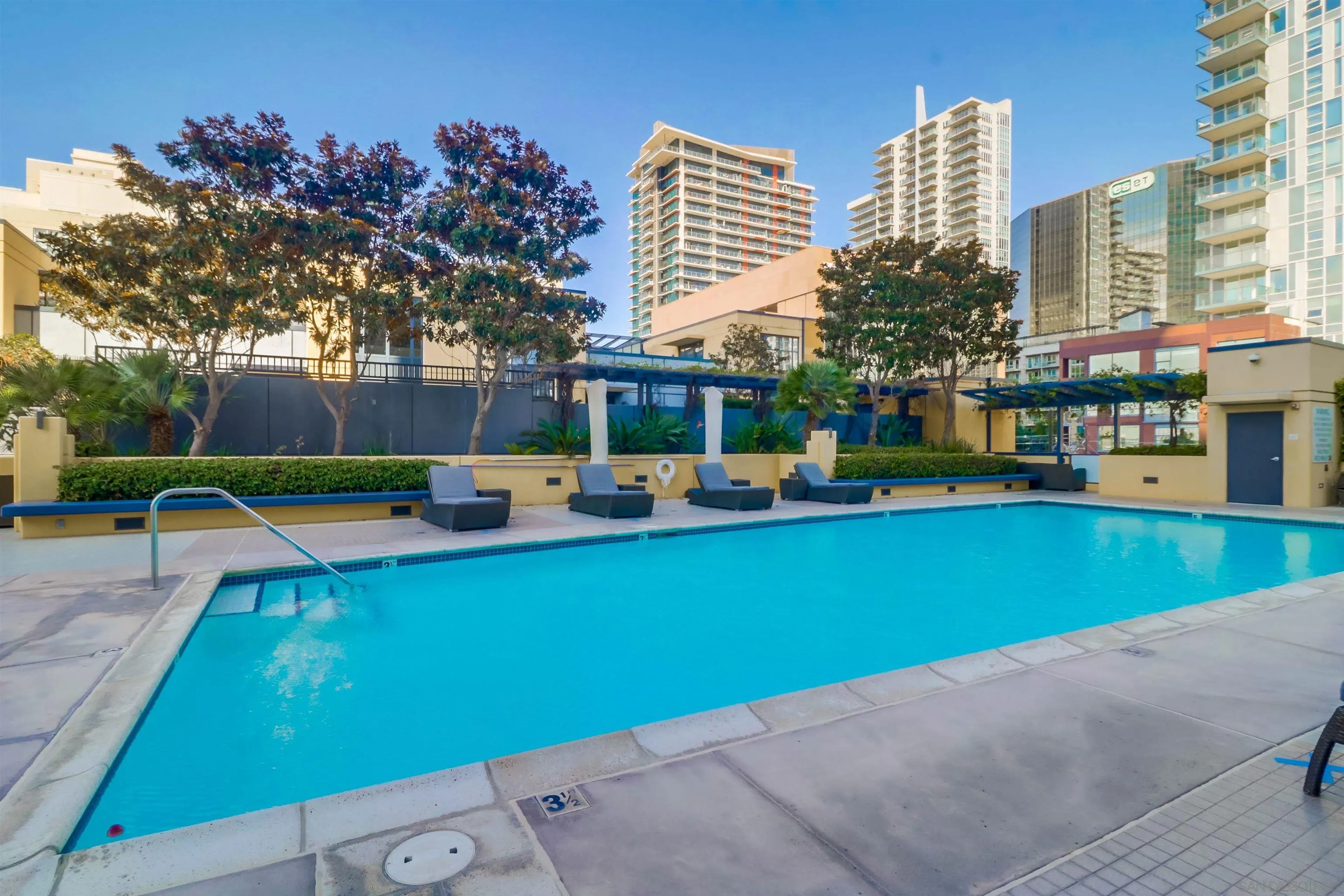 1325 Pacific Highway Unit 101