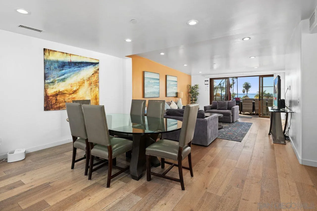 6639 La Jolla Blvd