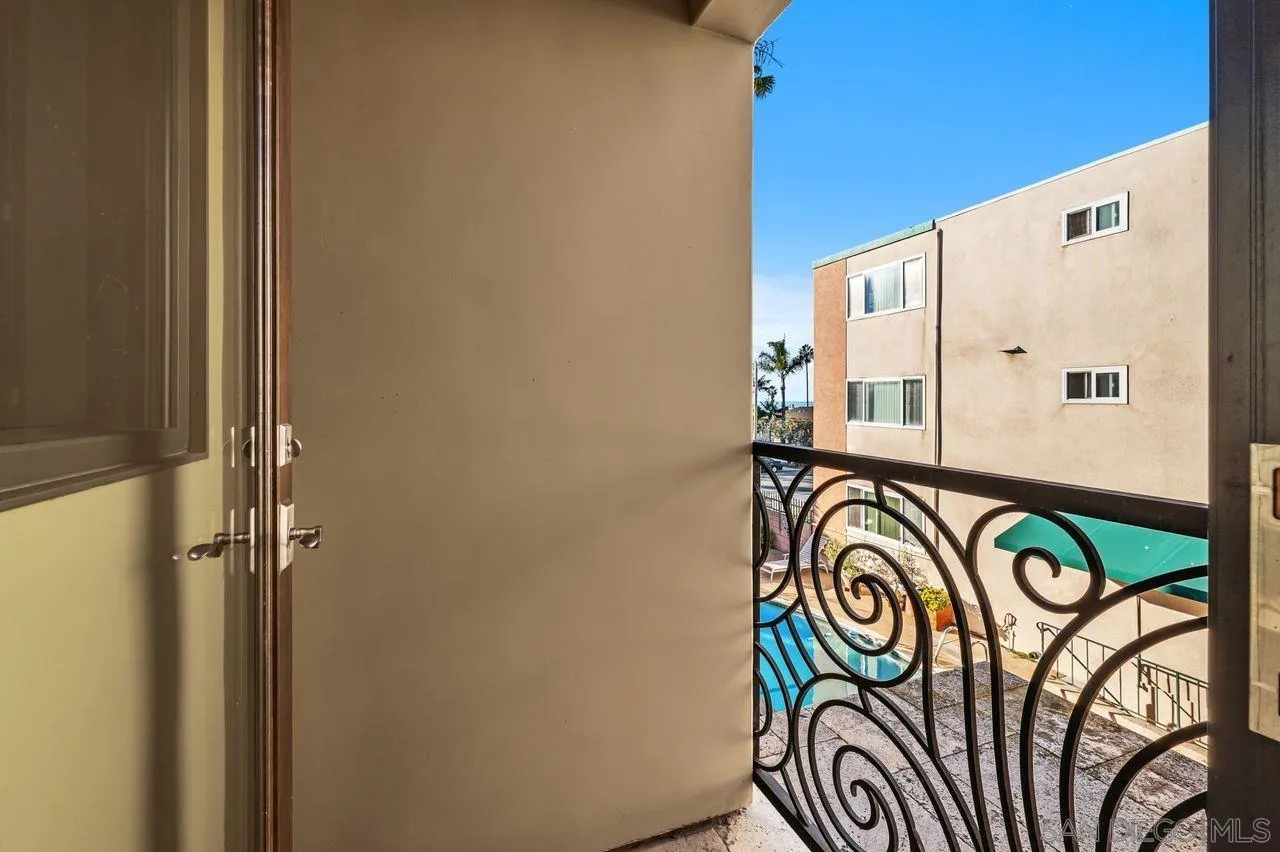 6639 La Jolla Blvd