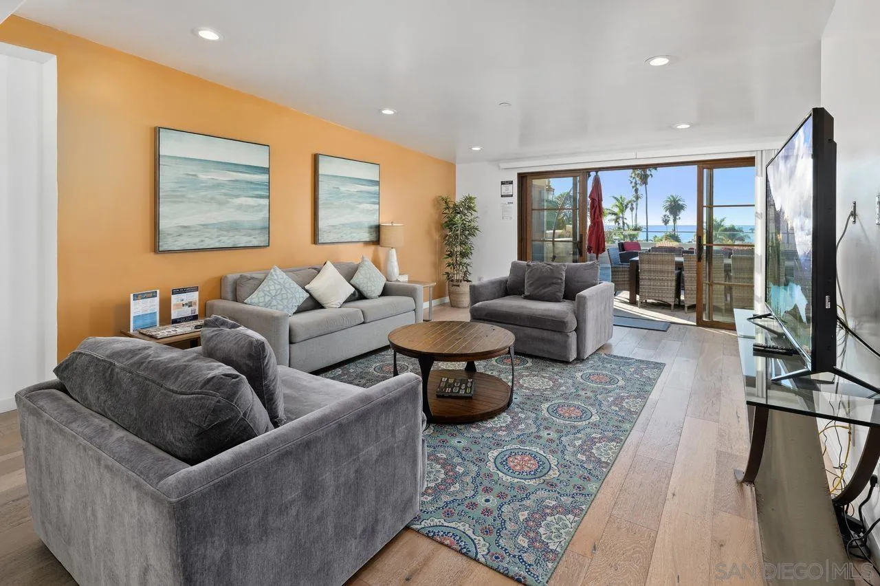 6639 La Jolla Blvd