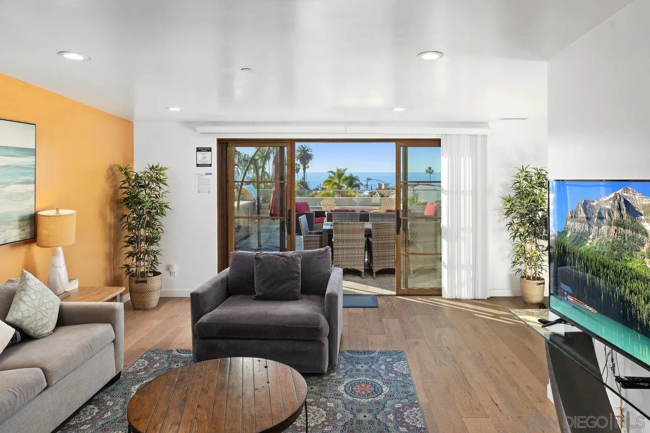 6639 La Jolla Blvd