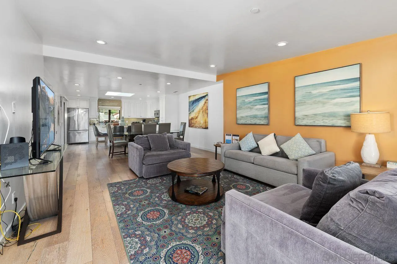 6639 La Jolla Blvd