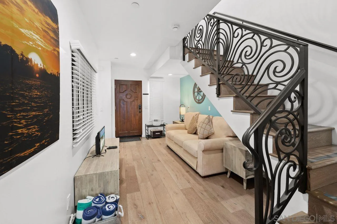 6639 La Jolla Blvd
