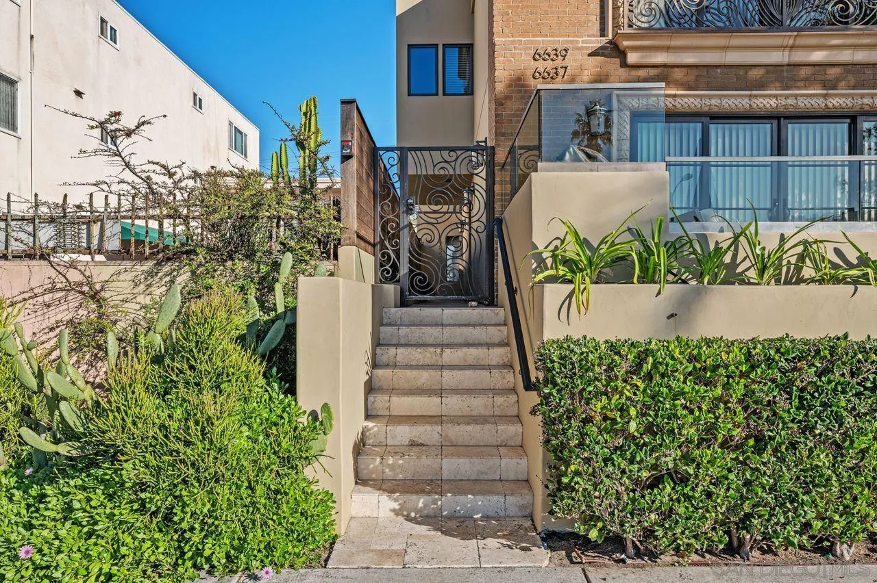 6639 La Jolla Blvd