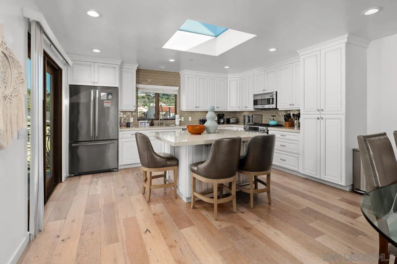 6639 La Jolla Blvd