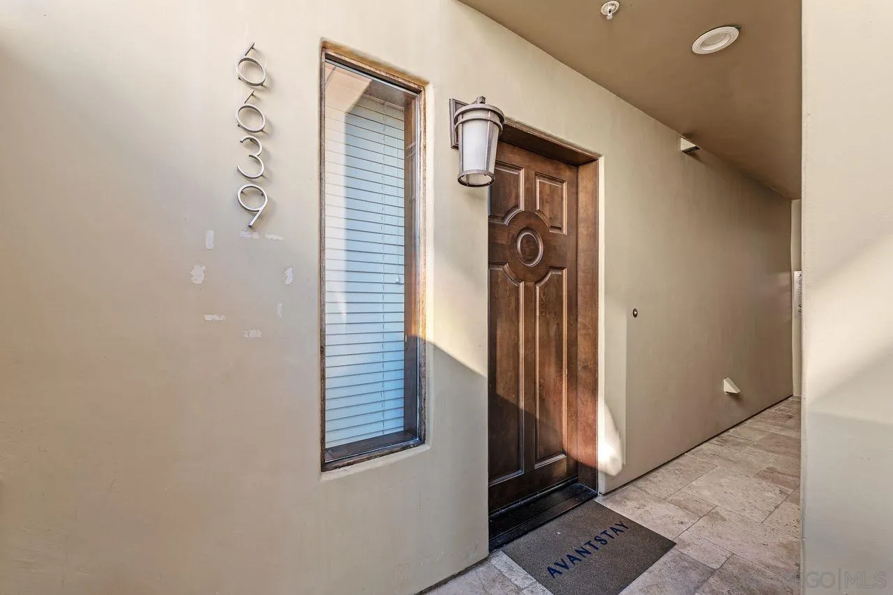 6639 La Jolla Blvd
