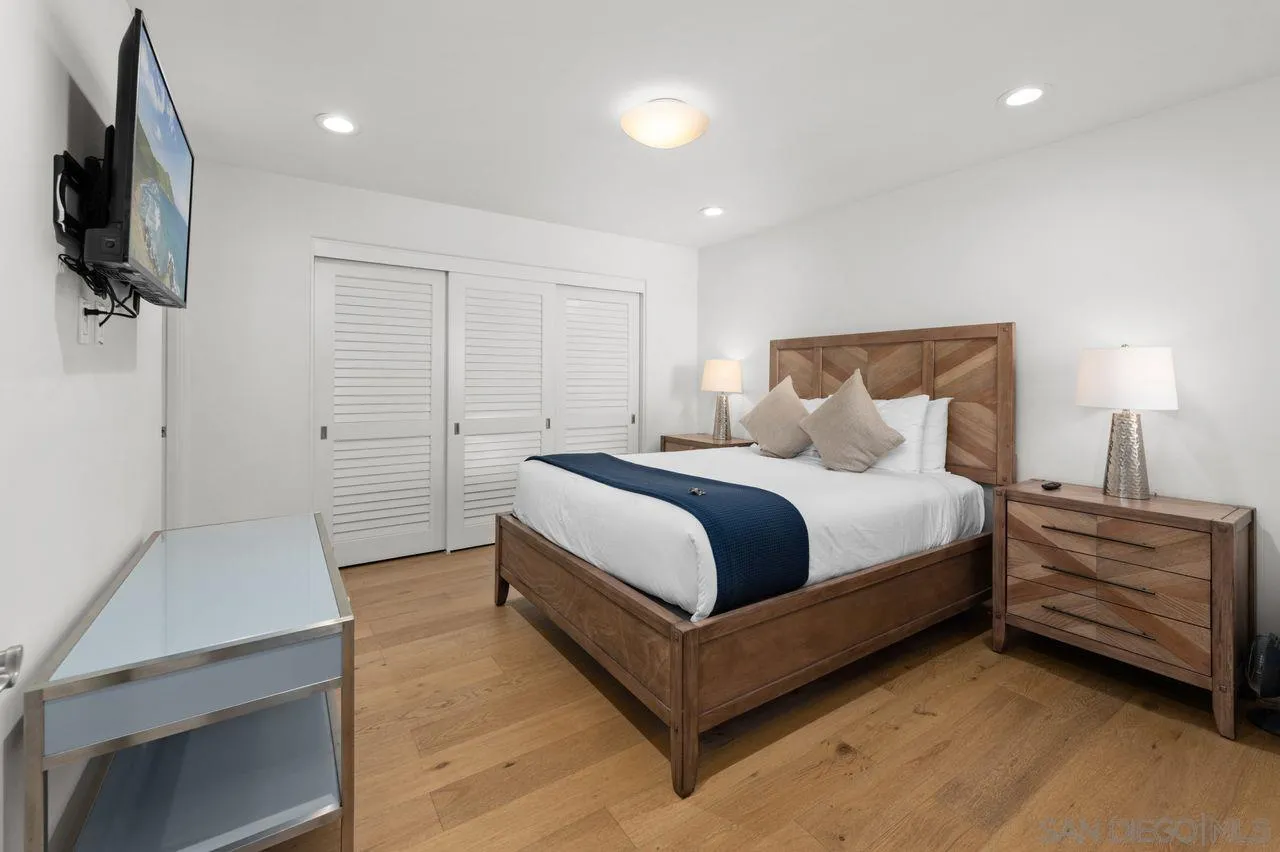 6639 La Jolla Blvd