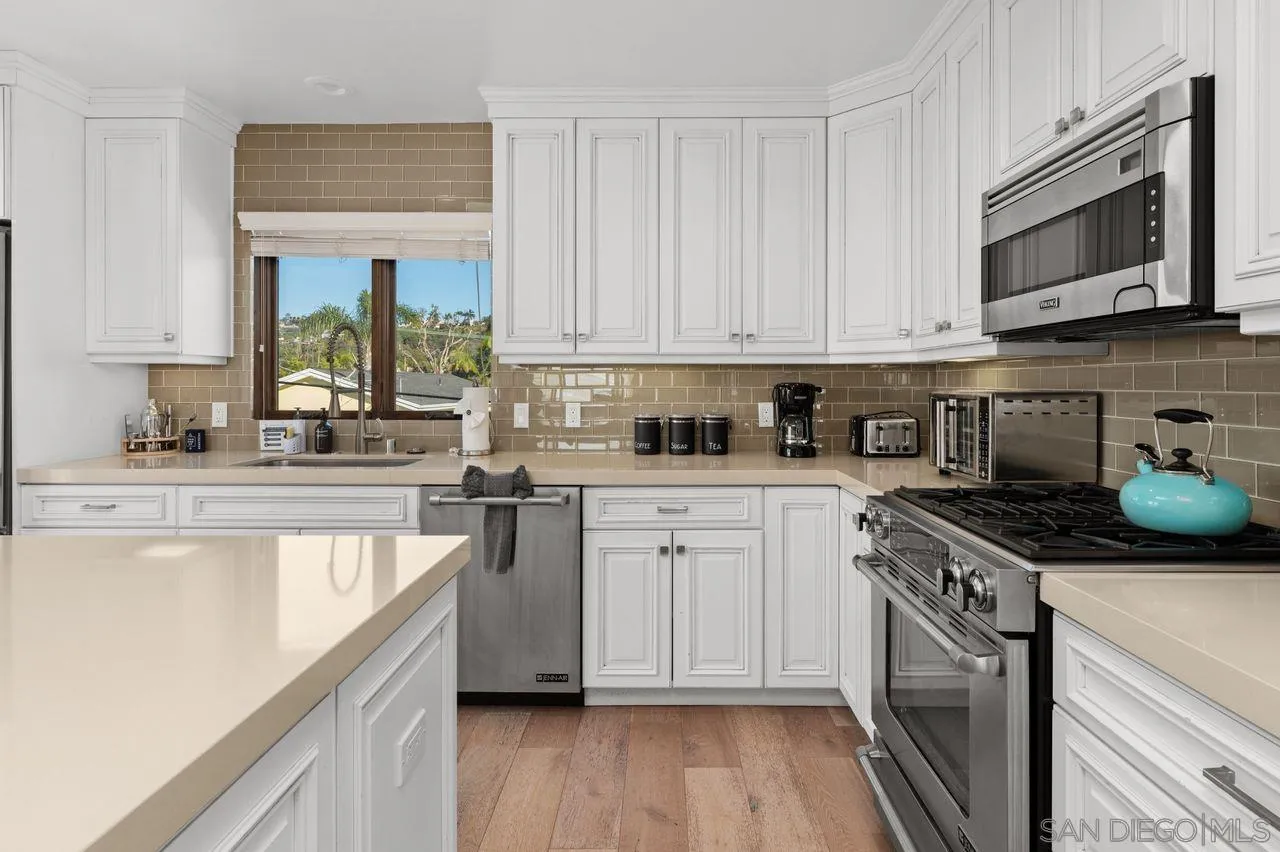 6639 La Jolla Blvd