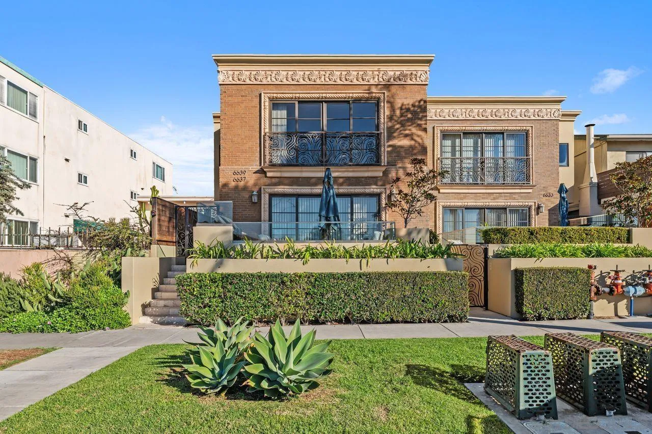 6639 La Jolla Blvd