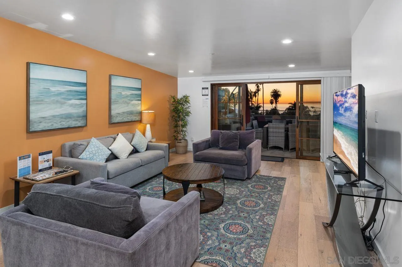 6639 La Jolla Blvd
