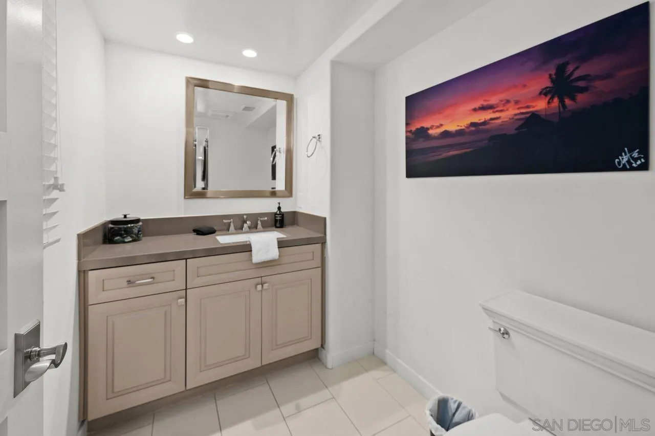 6639 La Jolla Blvd