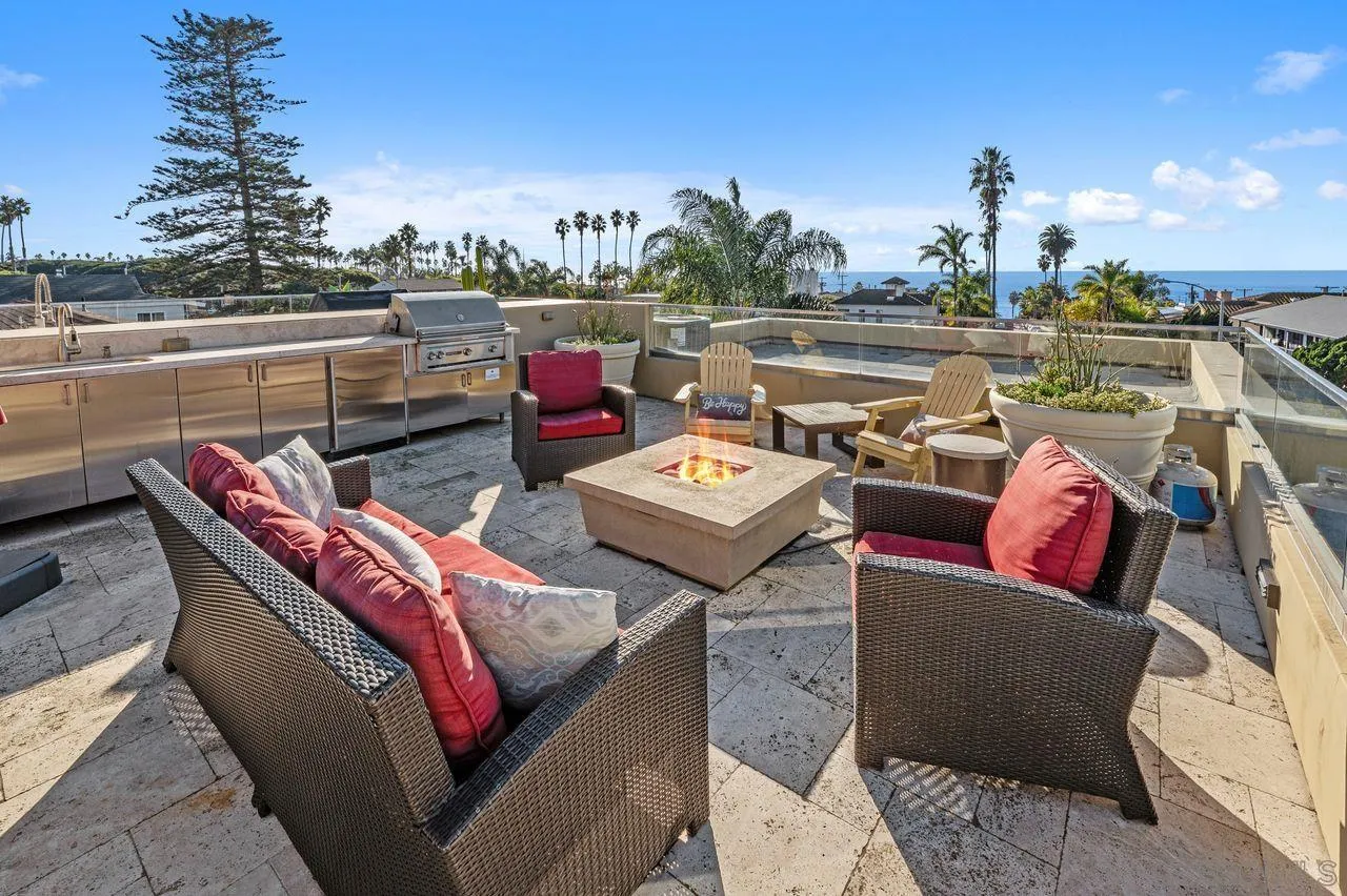 6639 La Jolla Blvd